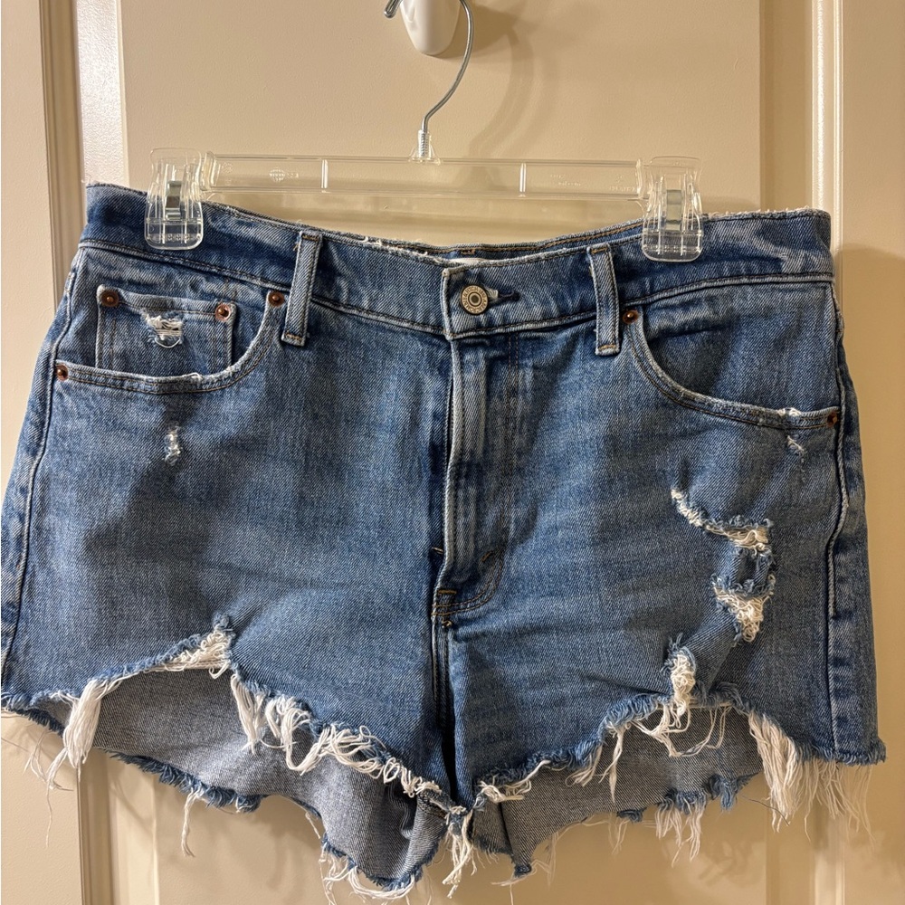 A&F mid rise mom short